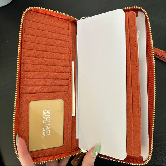 Michael Kors Jet Set Continental Wallet NWT - Picture 4 of 7